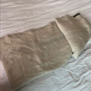 Women’s tan scarf